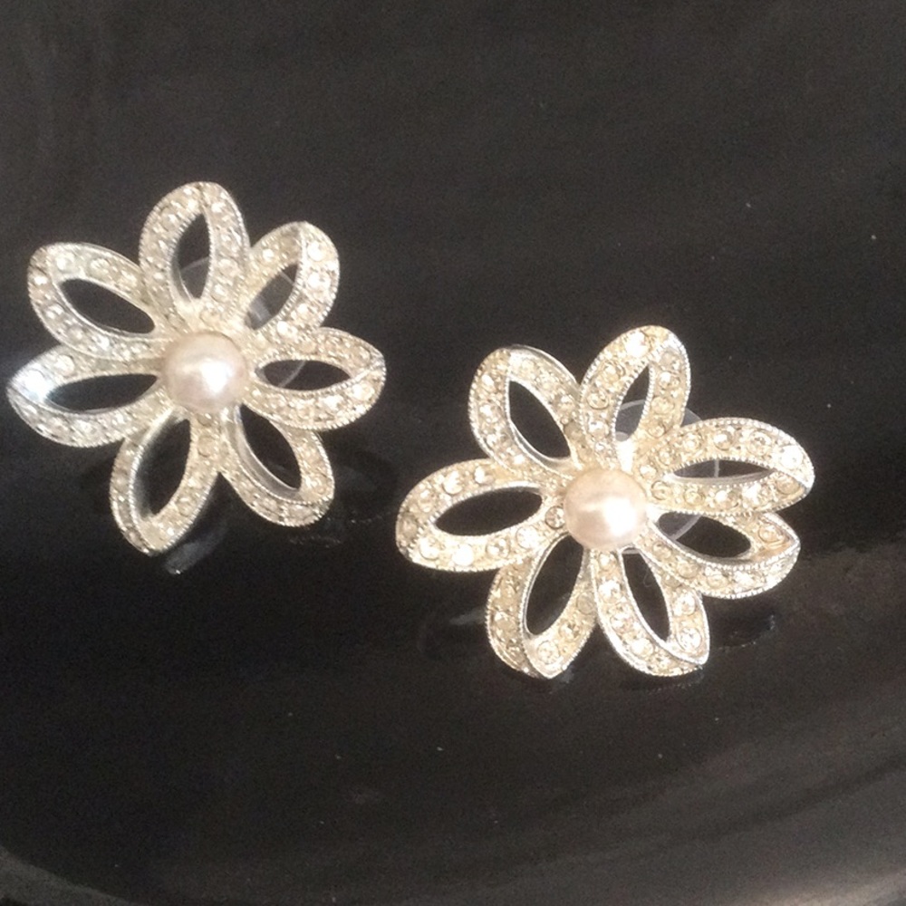 Silver Tone Pierced Earrings. Faux Pearl in Center.